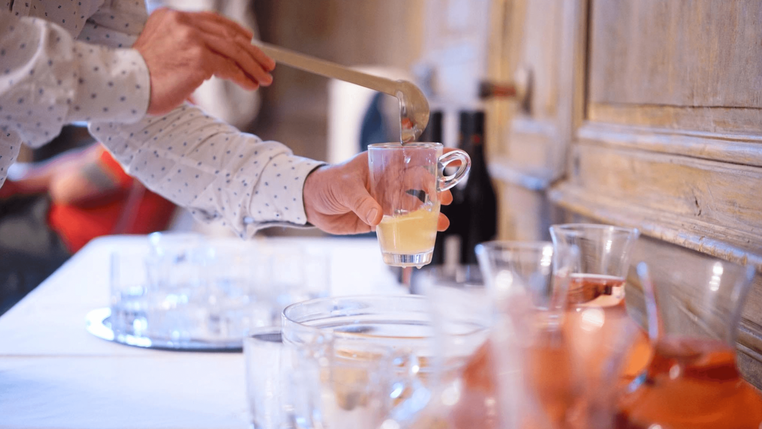 Como a Educação em Gastronomia Pode Transformar Sua Experiência com Gin